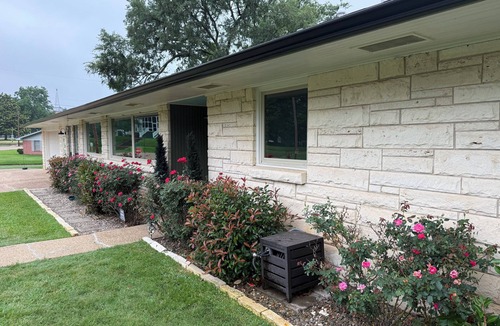 Jefferson House | Spacious 4-BDRM, 6-BED, 2-BA home in Jefferson. Yee Haw Haven, a western dream!