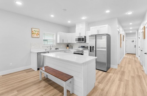 Gulf Lagoon Beach House | Spacious 4-bedroom Retreat Prime Location Walk to Beach Sleeps 14 - Unit B