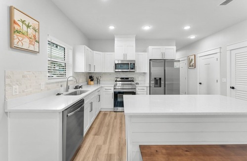 Gulf Lagoon Beach House | Spacious 4-bedroom Retreat Prime Location Walk to Beach Sleeps 14 - Unit B
