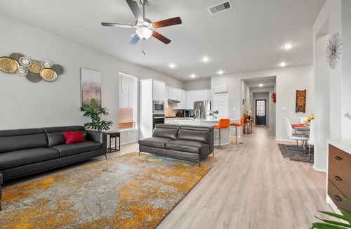 Sienna Plantation Apartment | Spacious 4-bedroom corporate apartment in cool Missouri City