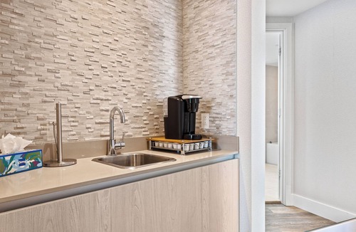 Hollywood South Central Beach Condo | Spacious 4-bedroom condo with AC in peaceful Hollywood