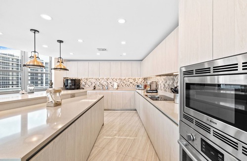 Hollywood South Central Beach Condo | Spacious 4-bedroom condo with AC in peaceful Hollywood
