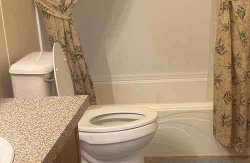 Jachin House | Spacious 4-bedroom house with AC in lovely peaceful Pennington