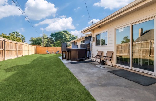 Irving House | Spacious 4-bedroom Home with Hot Tub - Private Oasis in DFW