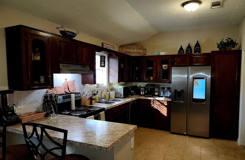 Beaumont House | Spacious 4-bedroom house in brilliant Beaumont with AC, WiFi