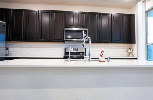 Clodine House | Spacious 4-bedroom house in tranquil Richmond with AC