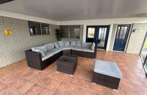Meadows Place House | Spacious 4-bedroom house in Stafford- The Hideaway
