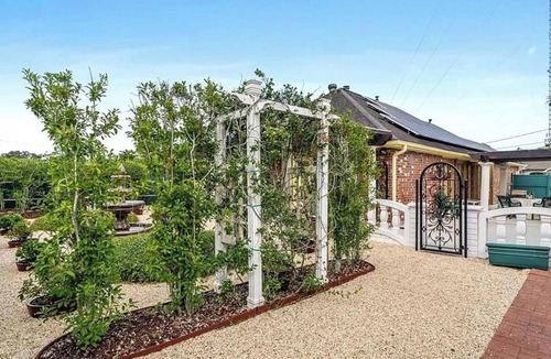 Algiers House | Spacious 4-bedroom house in charming New Orleans with AC