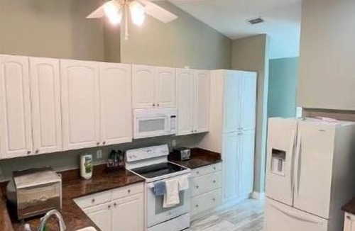 East Naples House | spacious 4 Bedrooms ,3 Bathrooms Home, in the center of everything in Naples Fl.