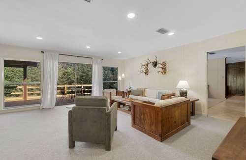 Hattiesburg House | Spacious 4BR Retreat Fish Pond, Fire Pit&Game Room