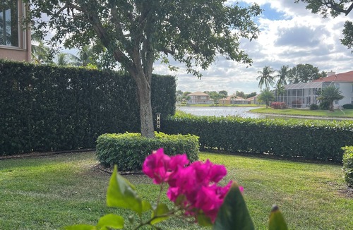 Jog Road House | Spacious 5-bedroom house enjoyable Wellington with WiFi, AC in gated community
