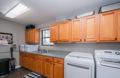 Gladewater House | Spacious 5-bedroom Lake House on Lake Gladewater