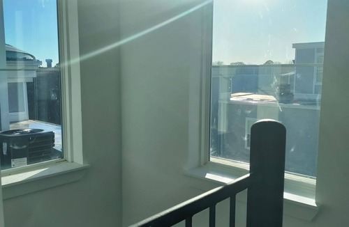 Arlington House | Spacious 5-bedroom townhome with WiFi, fitness room in charming Arlington