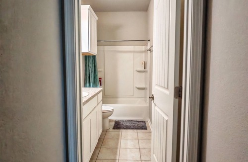 Lake Charles House | Spacious 5-bedroom house in marvelous Lake Charles with AC, WiFi