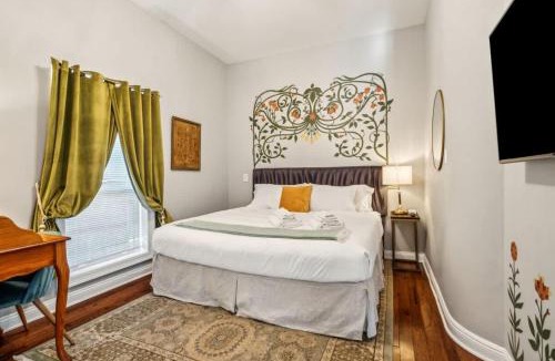 Faubourg Lafayette Villa | Spacious 5BR 3BA Villa with Private Courtyard and Heated Pool