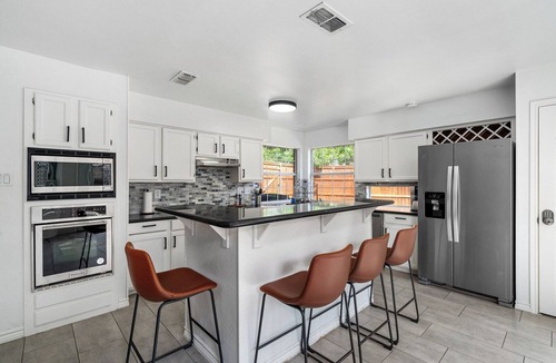 Grand Prairie House | Spacious 5BR w/Pool, Hot Tub, Arcade & Theater Near AT&T Stadium