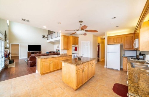 LaPlace House | Spacious, 6 Bd/4BA Home, Sleeps 12, Near New Orleans Airport