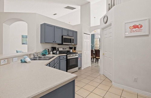 Orange Tree House | Spacious 6-bed villa in gorgeous Clermont Newly refurbished no rear neighbors