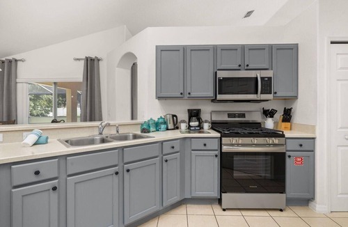 Orange Tree House | Spacious 6-bed villa in gorgeous Clermont Newly refurbished no rear neighbors