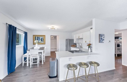 Villa Primera House | Spacious 8 bedroom, 4 bath Home/Sleeps up to 22! Private Pool!
