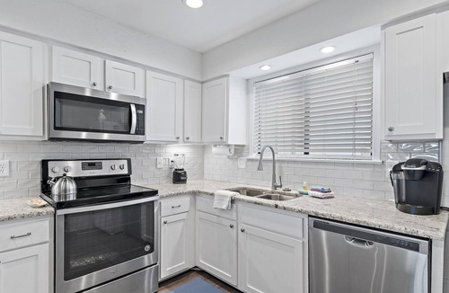 Santa Rosa Beach House | Spacious and Fresh in Blue Mtn Beach! Beachside of 30A. Great Off-Season Rates!