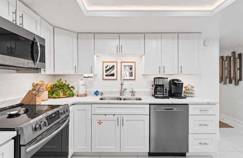 Bel Air Condo | Spacious and Elegant Condo! Summer Deals! FREE tkts to Activities this Summer!