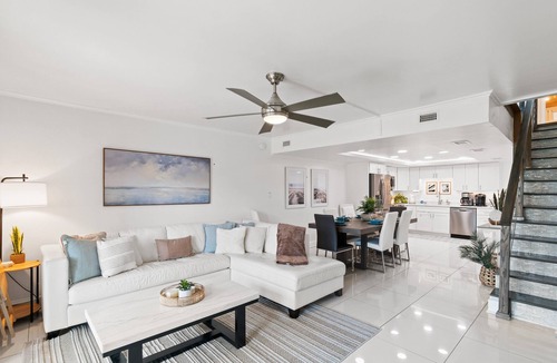 Bel Air Condo | Spacious and Elegant Condo! Summer Deals! FREE tkts to Activities this Summer!