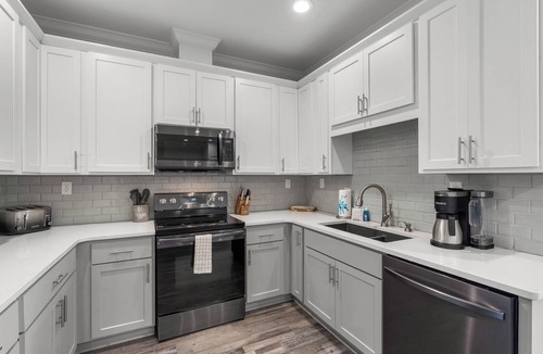 Silver Cay House | Spacious canal-front home, walk to Gulf beaches, sleeps 16
