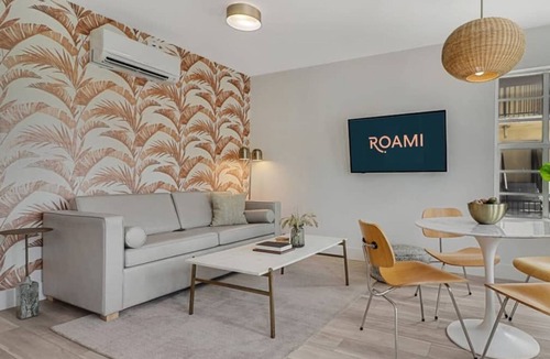 Mid Beach House | Spacious Combo Room | Miami | Roami at The Carmela