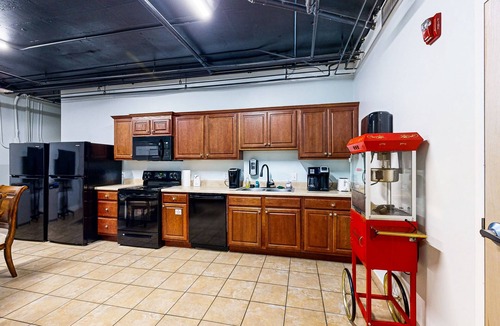 Fort Walton Beach Condo | Spacious condo in w/free WiFi, pool access, central AC, and washer/dryer