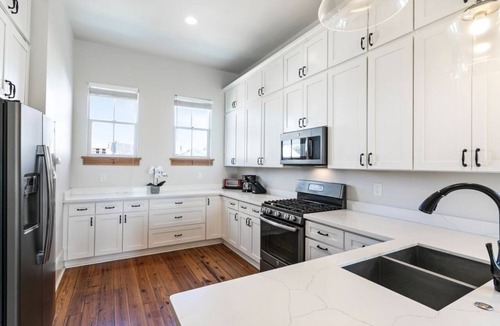 Faubourg Lafayette Condo | Spacious Condo w/Pool & Courtyard Near French Quarter