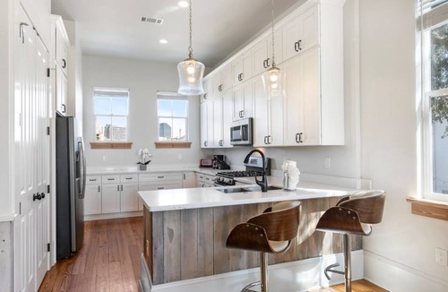 Faubourg Lafayette Condo | Spacious Condo w/Pool & Courtyard Near French Quarter