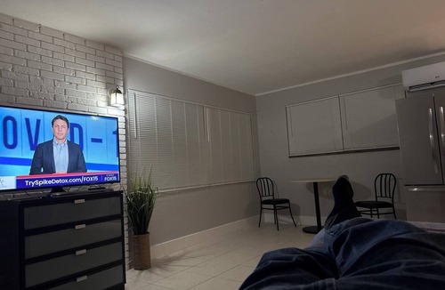 Dania Beach Cottage | Spacious Cottage& Unique Retreat – Minutes from the Beach!.