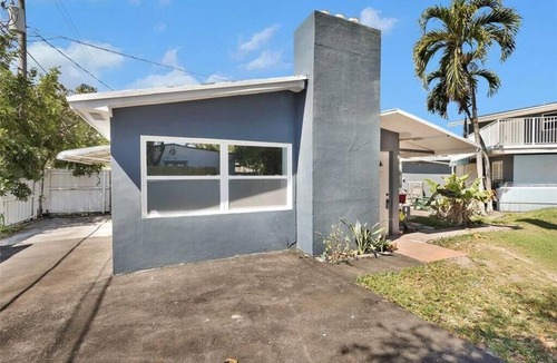 Dania Beach Cottage | Spacious Cottage& Unique Retreat – Minutes from the Beach!.