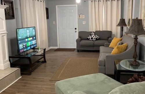 Lynn Haven House | SPACIOUS COZY HOME 5BD/2BTH SLEEPS 11 CLOSE TO THE BEACHES