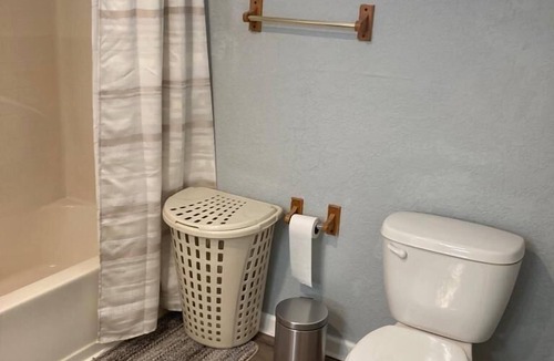 Lynn Haven House | SPACIOUS COZY HOME 5BD/2BTH SLEEPS 11 CLOSE TO THE BEACHES