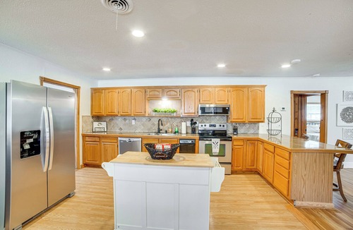 Gun Barrel City House | Spacious Deck: Waterfront Home in Gun Barrel City!