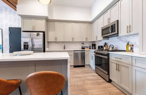 Central Business District Hotel | Spacious Downtown 2BD,2BA Gym, Hotel Pool