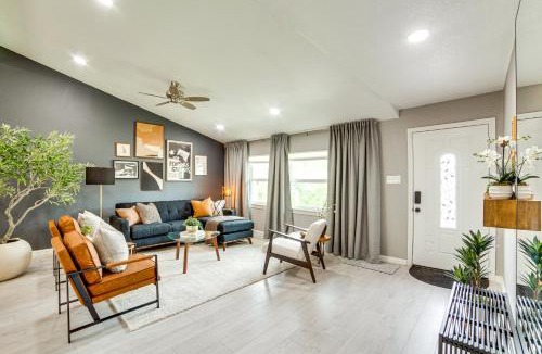 Original Town House | Spacious Family Home, 5 Mi to Galleria Dallas!