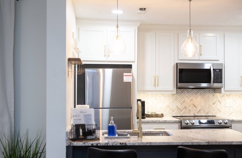 Mayhew House | Spacious Golf Retreat with Sunset Views