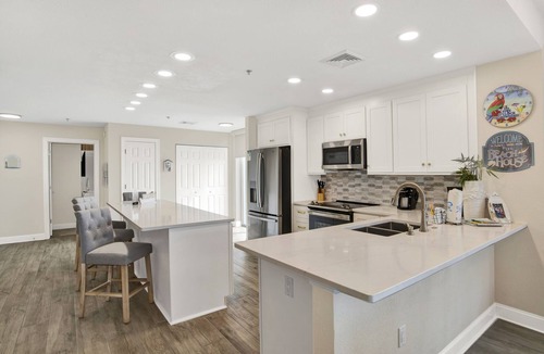 Pensacola Beach Condo | Spacious Gulf-front condo w. direct beach access, great pool