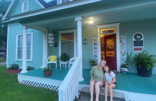 Hemphill House | Spacious Historical 4-bedroom house in tranquil Hemphill with AC
