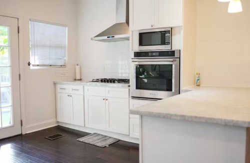 Broadmoor House | 💥SPACIOUS HOME W/BBQ,BASKETBALL HOOP&POOL TABLE♨️