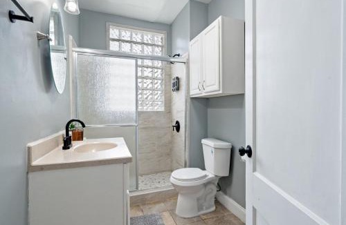 Crestline Heights Apartment | Spacious Homey Stay with Games, Gym, Near Downtown