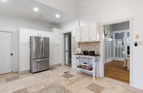 Crestline Heights Apartment | Spacious Homey Stay with Games, Gym, Near Downtown