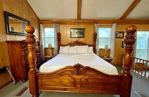 Zwolle House | Spacious Lakefront Cabin with Water Activities near Zwolle, Louisiana