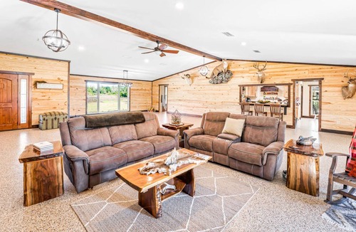 Marianna Cabin | Spacious Lodge in the Country