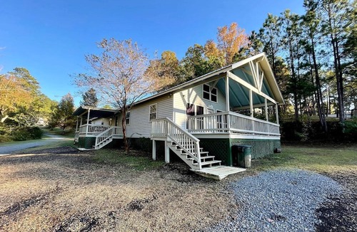 Zwolle Cabin | Spacious Luxury Cabin with Resort Amenities Near Zwolle, LA