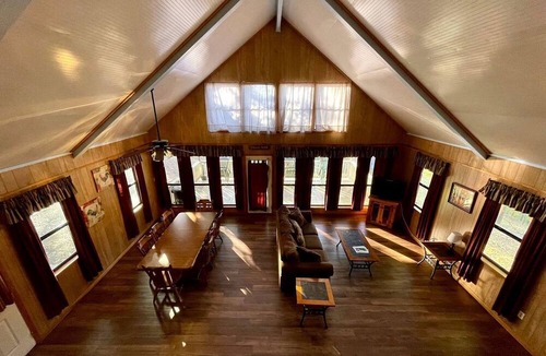 Zwolle Cabin | Spacious Luxury Cabin with Resort Amenities Near Zwolle, LA