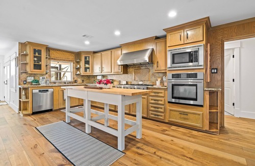Greenway Plaza-Upper Kirby House | Spacious Luxury Highland Village Retreat near River Oaks/Galleria-4BDR-2 King BD